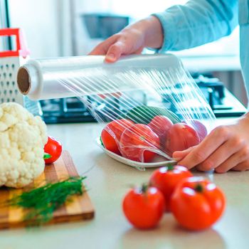 Papel Film de Cocina Ekco 100m con Máxima Adherencia