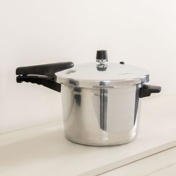 Olla Express Presto de Aluminio 8 Litros con 7 Sistemas de Seguridad