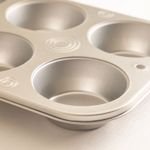 98100-Molde-para-Hornear-Muffins-Deleite-de-Acero-Estan-ado-5.jpg