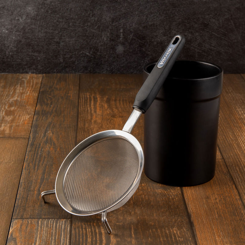 60000356-colador-vasconia-esencial-de-14-cm-con-malla-de-acero-2.jpg