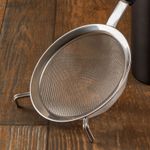 60000356-colador-vasconia-esencial-de-14-cm-con-malla-de-acero-5.jpg