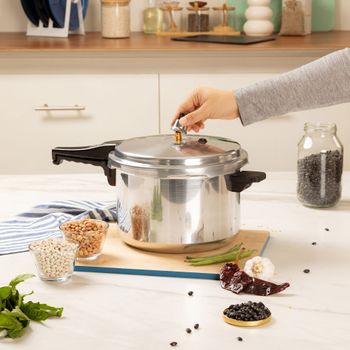 Set de Cocina con Olla Express de 6 L y Vaporera de 16 L
