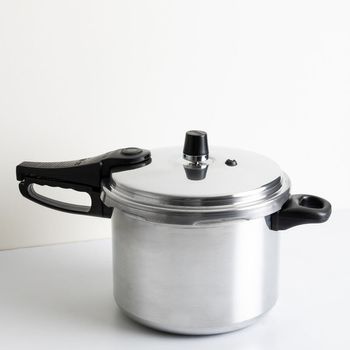 Olla Express Ekco Classic de Aluminio 7 Litros con 6 Sistemas de Seguridad
