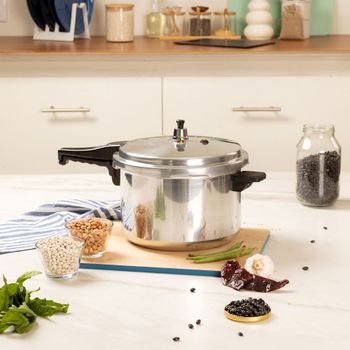 Kit de Olla Express® con Vaporera 34 cm y Cuchillos